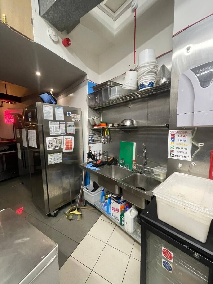 Gourmet wing and burger shop - Shoreditch Central London