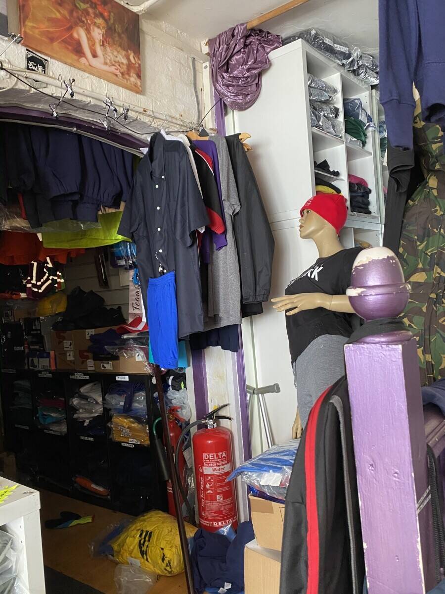 Clothing wholesaler for sale with stock/machinery included Photo 9