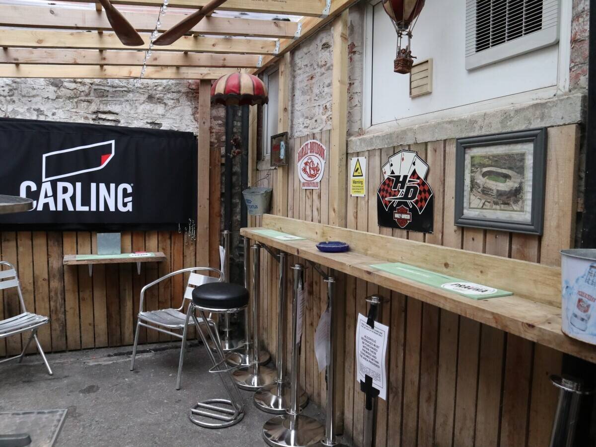 SOMERSET - STYLISH TOWN CENTRE FREEHOUSE