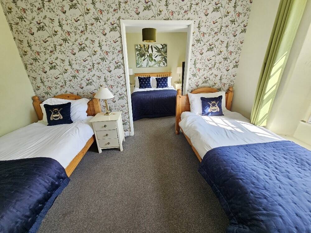 Impressive Dorset Village Inn With Up To 6 Ensuite Letting Rooms & 4 Bedroom Owners Accommodation