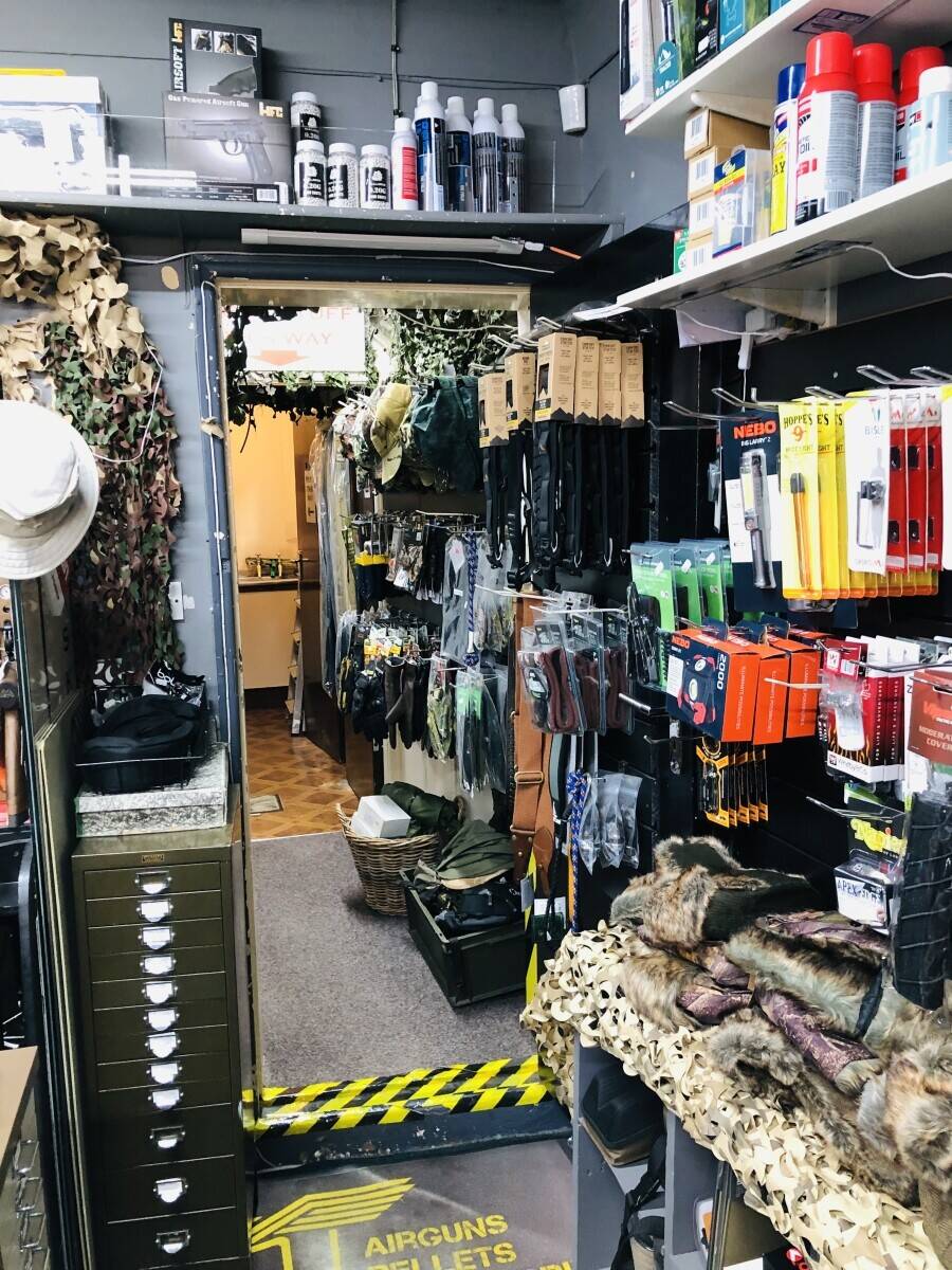 Established since 2002: Air Gun and Hunting Store, low cost leasehold premises
