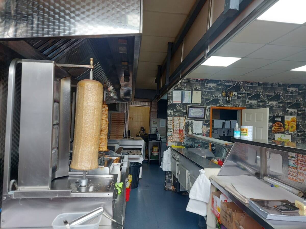 Kebab and pizza shop Photo 9