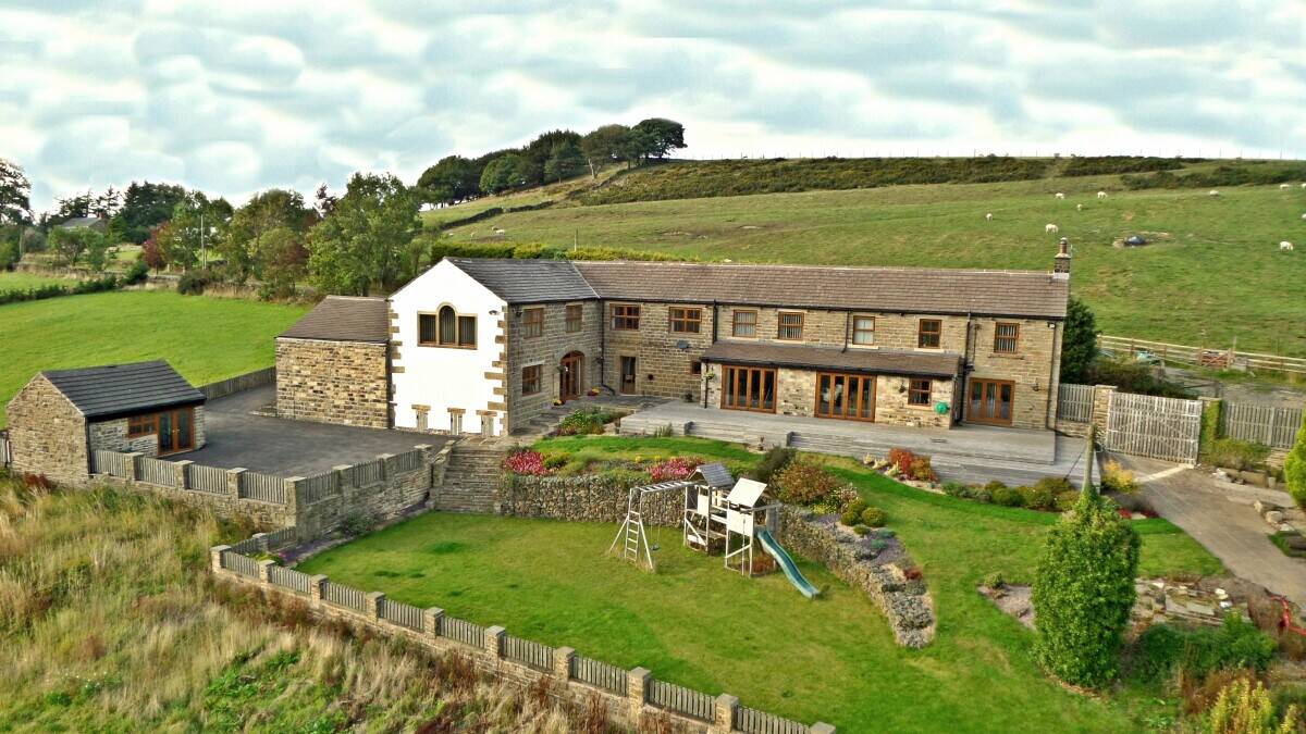 Profitable aerial photography business. Earn £1,500+ week. Turnkey opportunity.