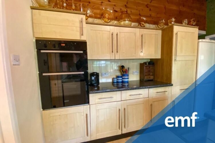 NEW PRICE > Freehold Commercial & Residential Investment