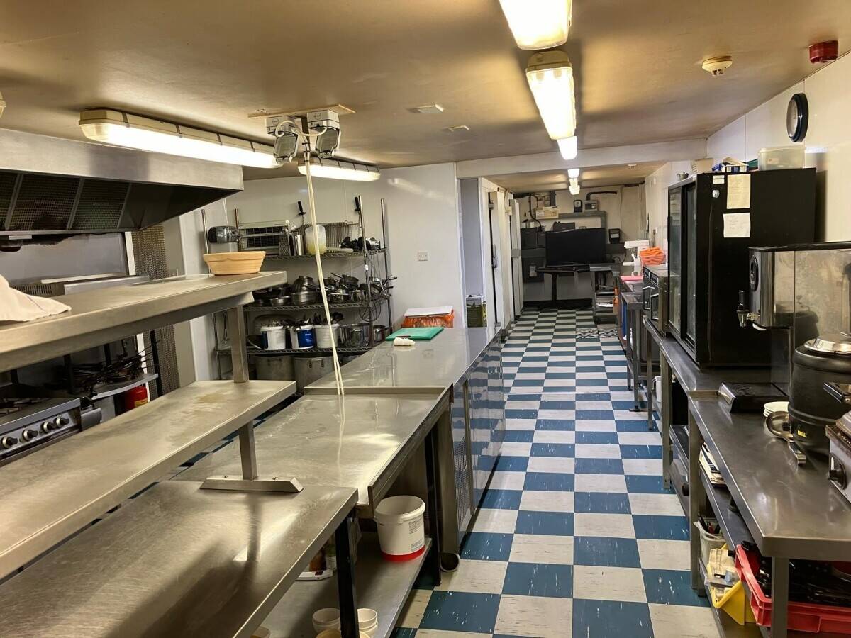 Popular Tourist Restaurant in Historic Burgh Photo 9
