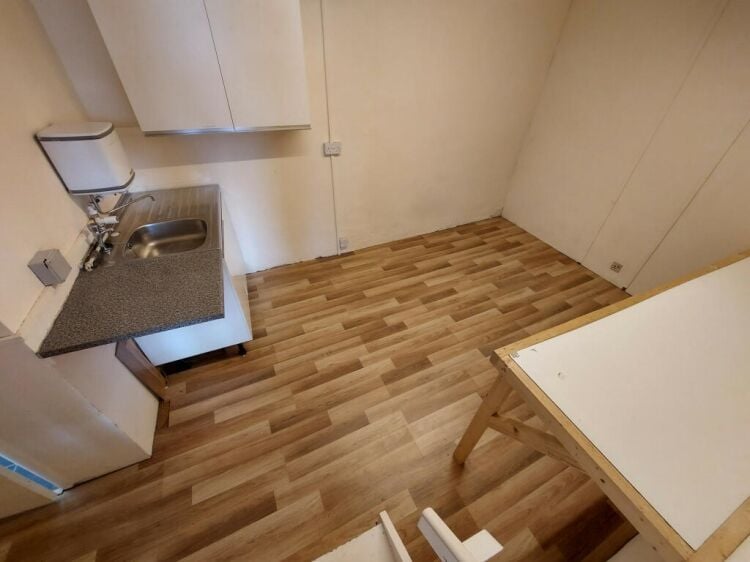Freehold Commercial Property Located In Redruth Photo 9