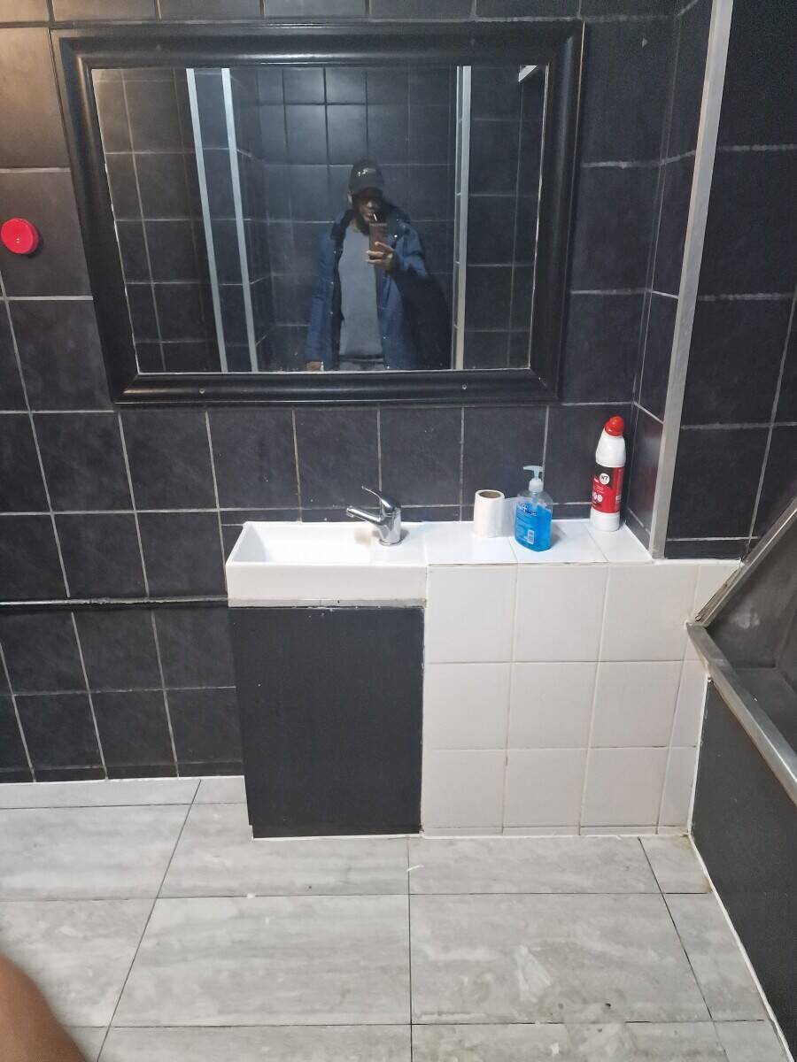 African restaurant for sale in Barking Road East ham London Photo 9