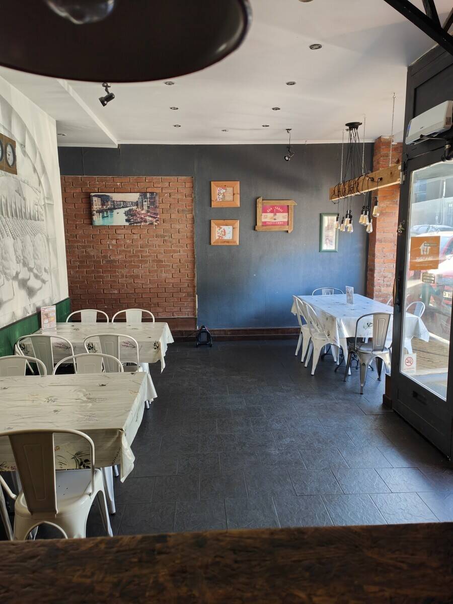 Italian Style Pizza Takeaway Restaurant for Sale in Dudley