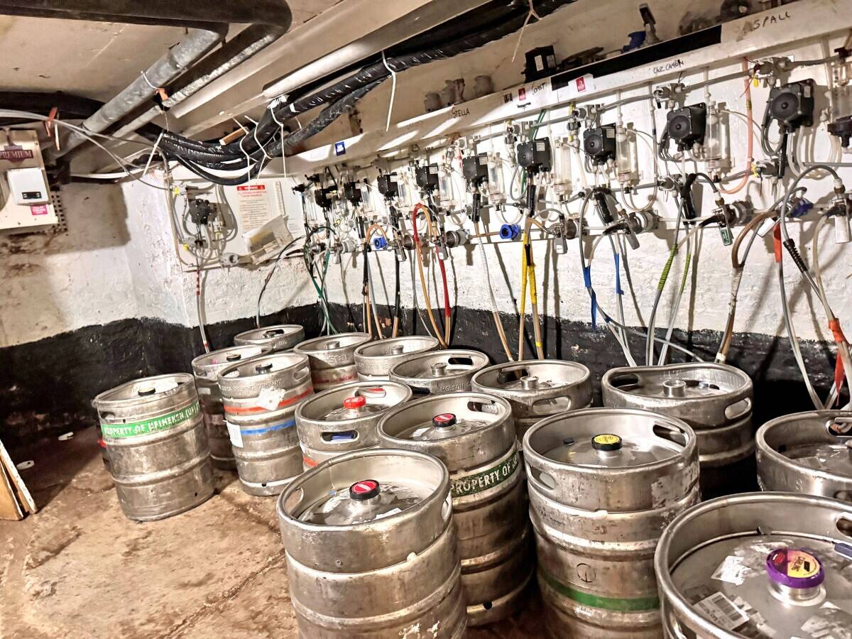 NORTH YORKSHIRE - FREEHOLD TOWN CENTRE PUB & LETTING ROOMS IN SELBY Photo 9