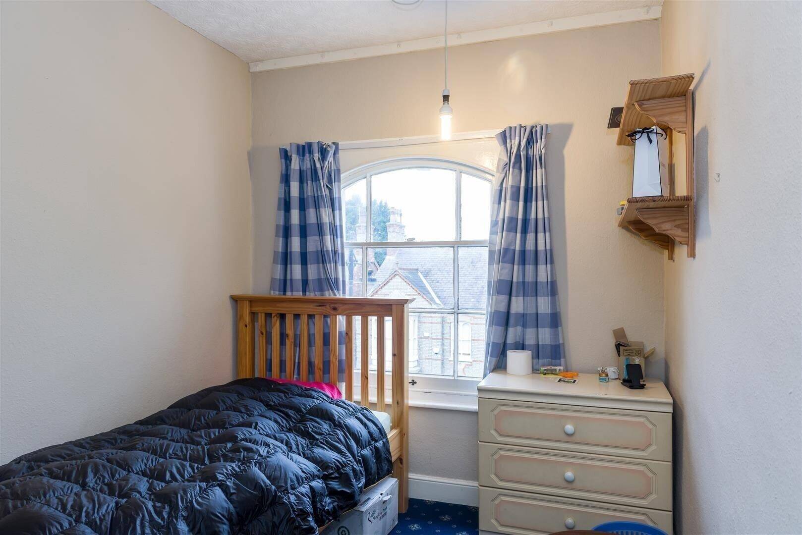 3 floor accommodation & thriving Chinese restaurant near the centre of Louth, Lincolnshire.