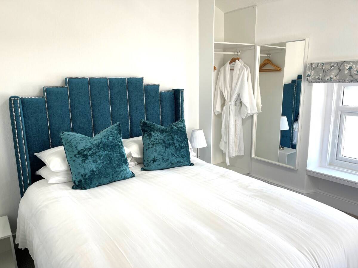 SHELBOURNE HOTEL, LLANDUDNO - 16 BEDROOM HOTEL IN PRIME SEAFRONT POSITION WITH PRIVATE CAR PARK
