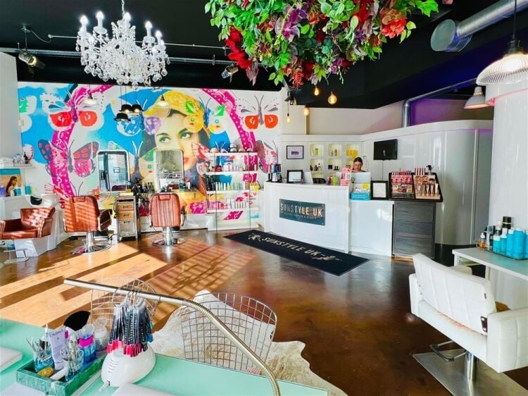 PREMIER TANNING, HAIR & BEAUTY  SALON FOR SALE Photo 9