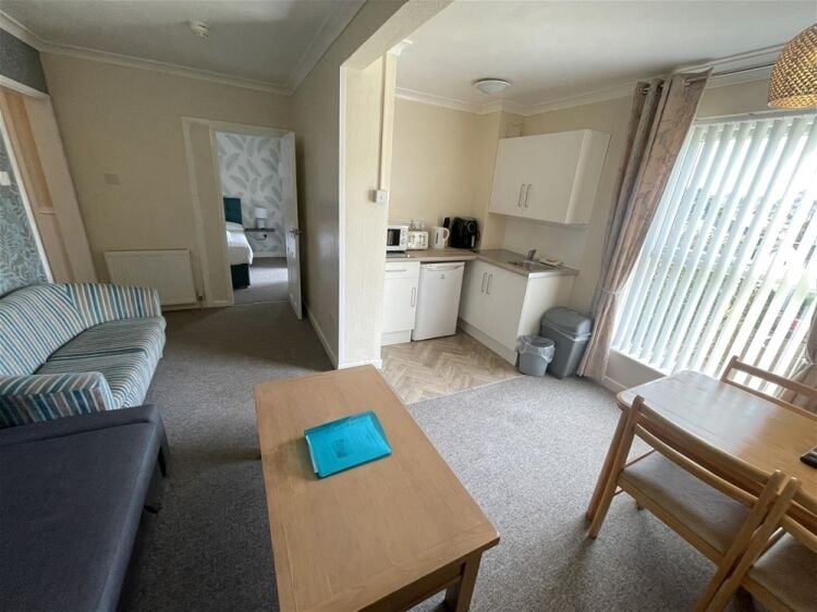 Impressive and Highly Rated Victorian Guest House For Sale in Torquay Photo 9