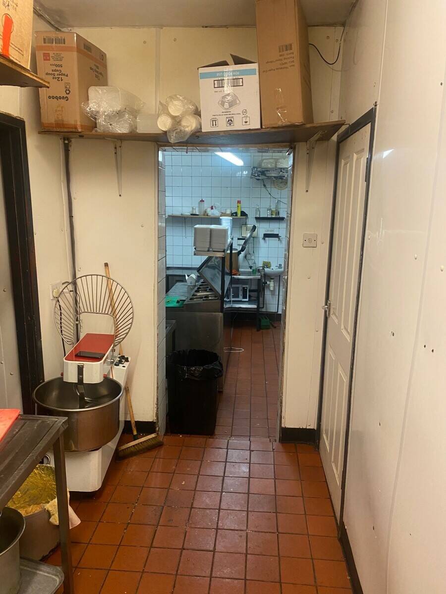 Used for Chinese food and pizzas