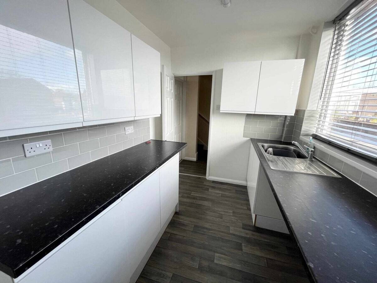 Freehold Salon and 2 bed flat for sale in Solihull Photo 10