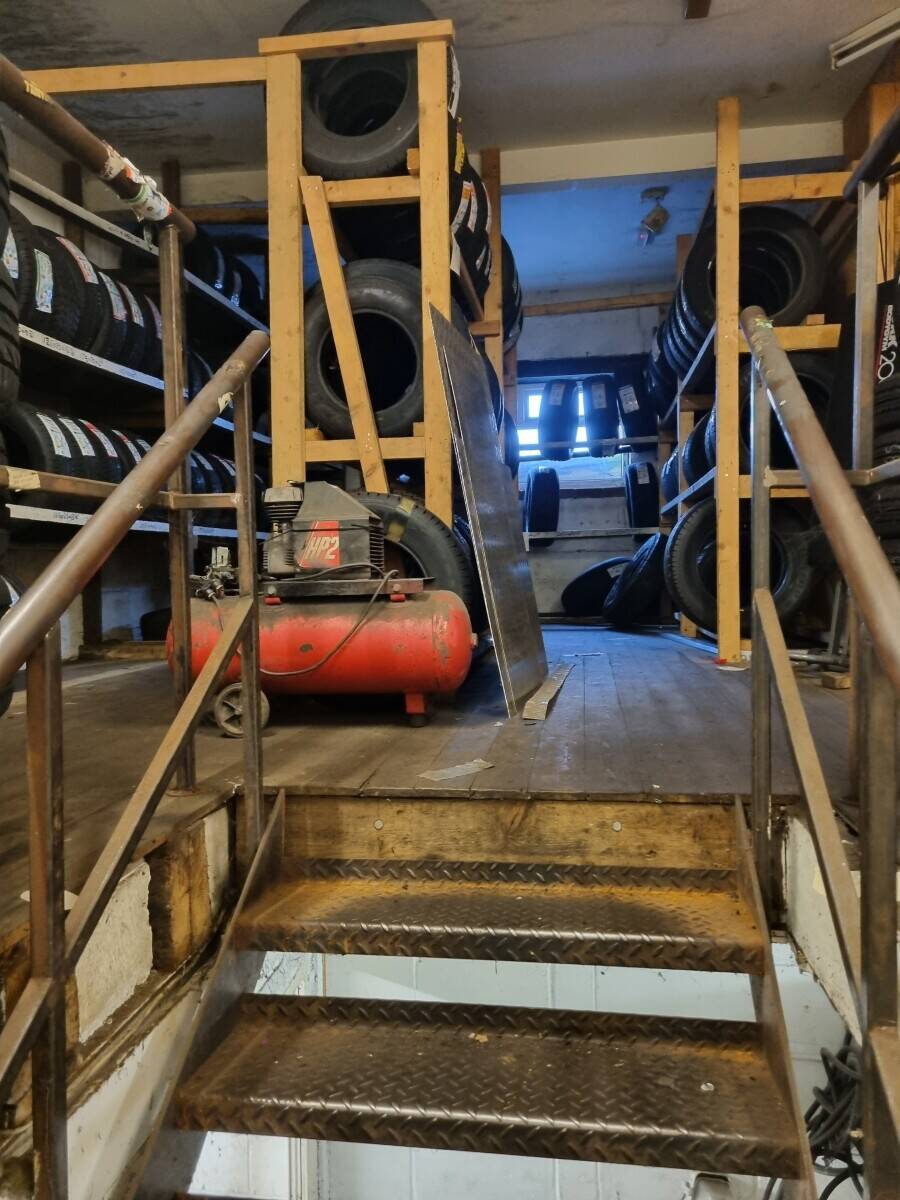 Busy Garage mot Centre for Sale in Wombell Barnsley South Yorkshire