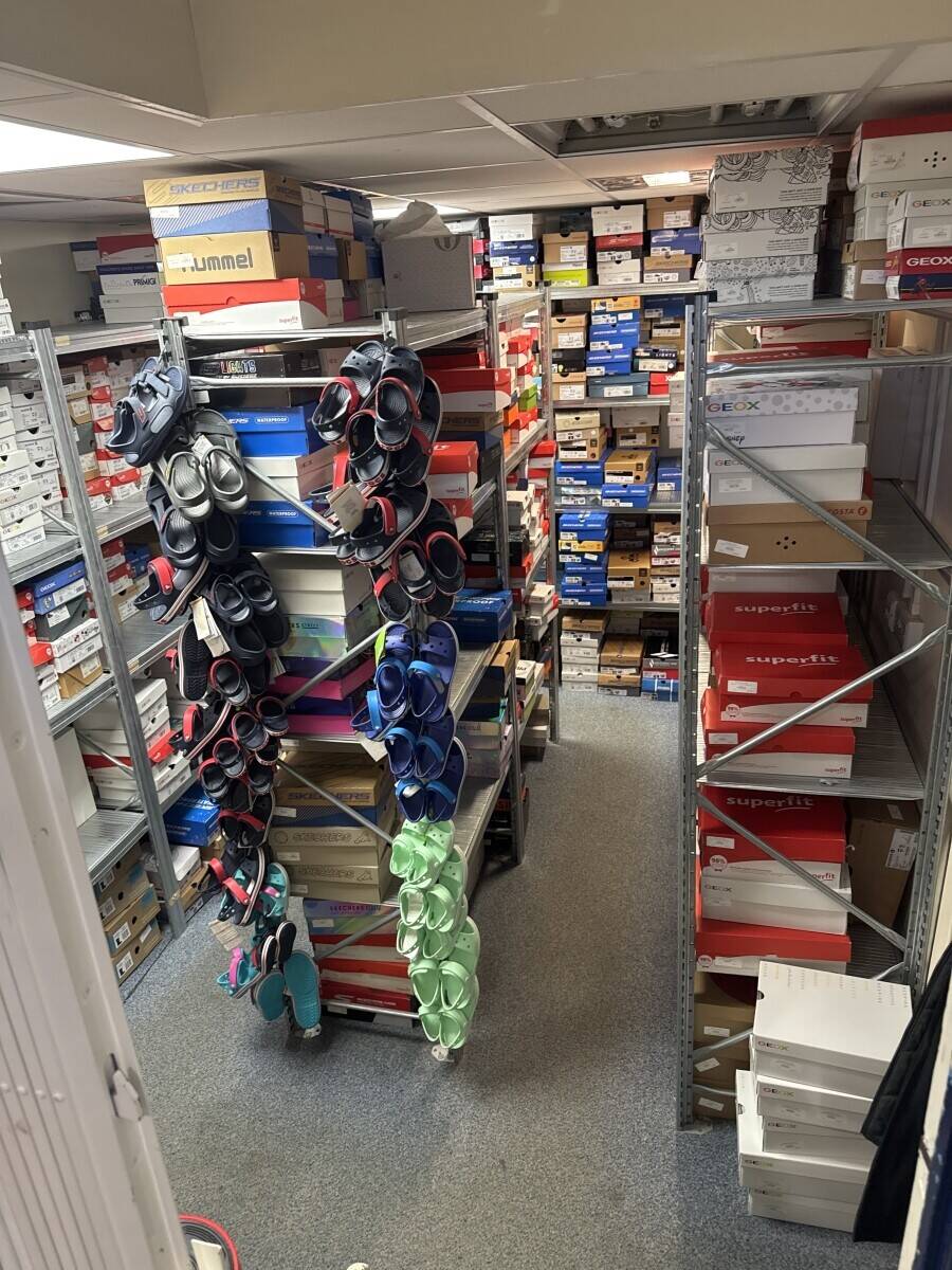 Children shoes shop Photo 9