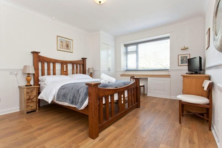 Retro Chic Exclusive Hire Business with Superior Owners Accommodation