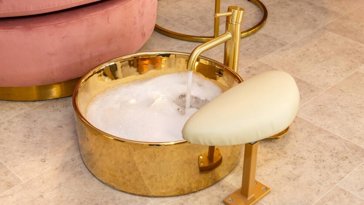 Luxury Turnkey Beauty Salon for Sale – Prime Location, Established Clientele, Ready to Profit!