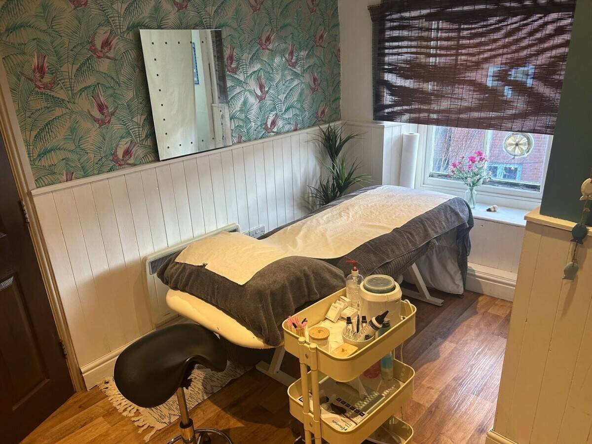 Beauty Salon in affluent town centre location Photo 9