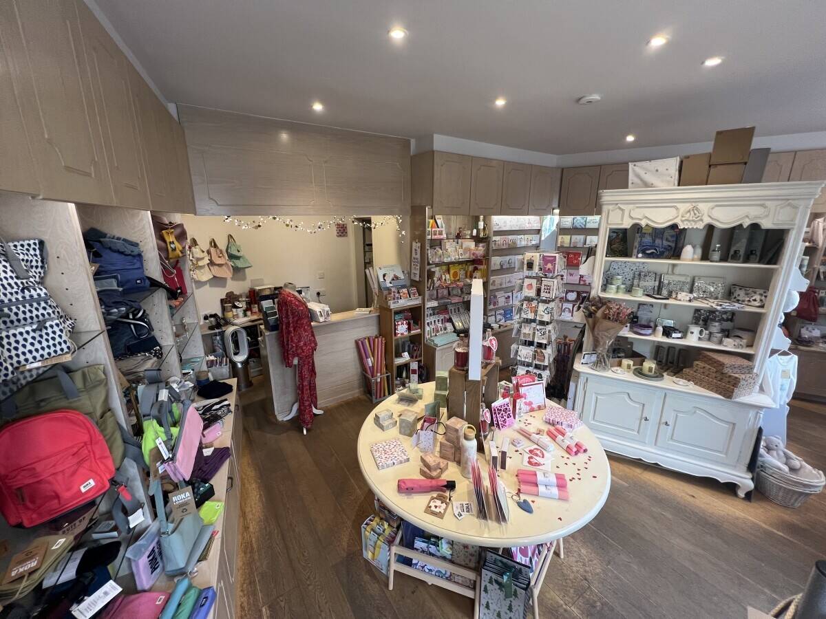 Well Presented Retail Unit Available with Vacant Possession, Kilmacolm (ref 1728) Photo 9