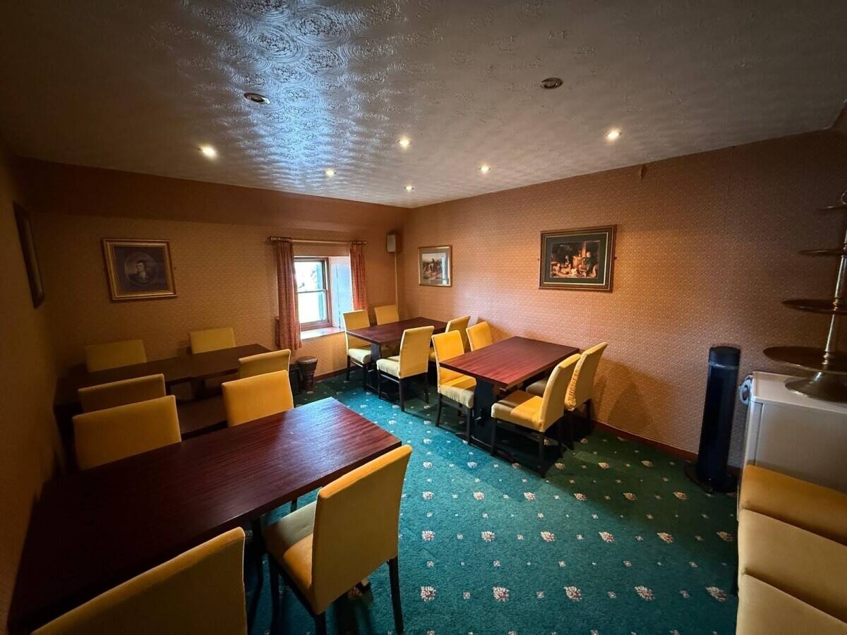 An Original and Charming Freehold 18th Century Village Inn / Pub with commercial kitchen  (ref 1732) Photo 9