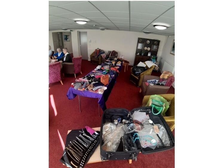 Mobile Retailer selling Jewellery, Handbags, Fashion, Accessories and Gifts. Photo 9
