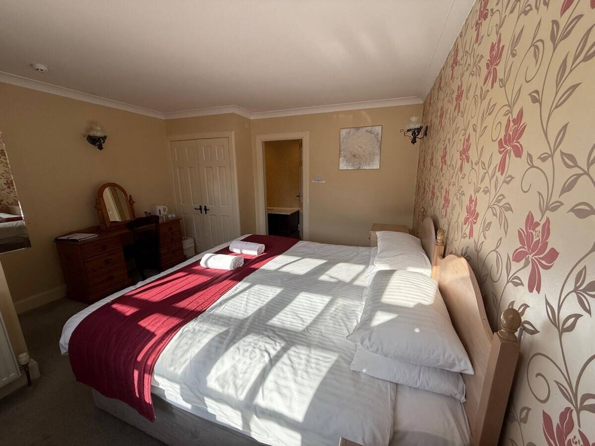 A superb hotel located in a sought-after village in the Scottish Borders (ref 1734)