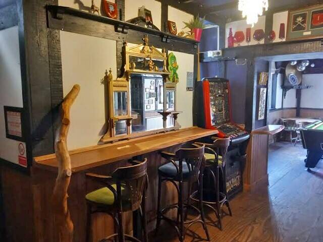 PEMBROKESHIRE - SUBSTANTIAL PUBLIC HOUSE IN BUSY TOWN CENTRE LOCATION OVERLOOKING MARINA