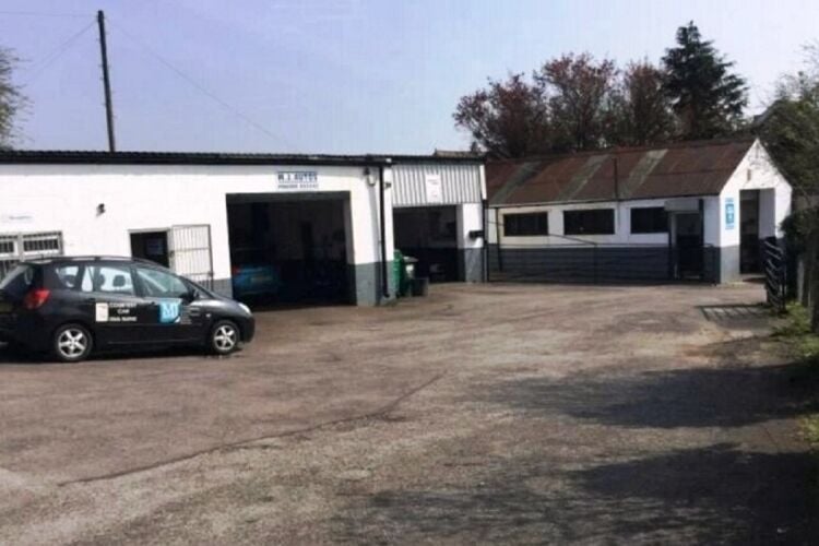 Established MOT Garage - Pencoed Photo 9