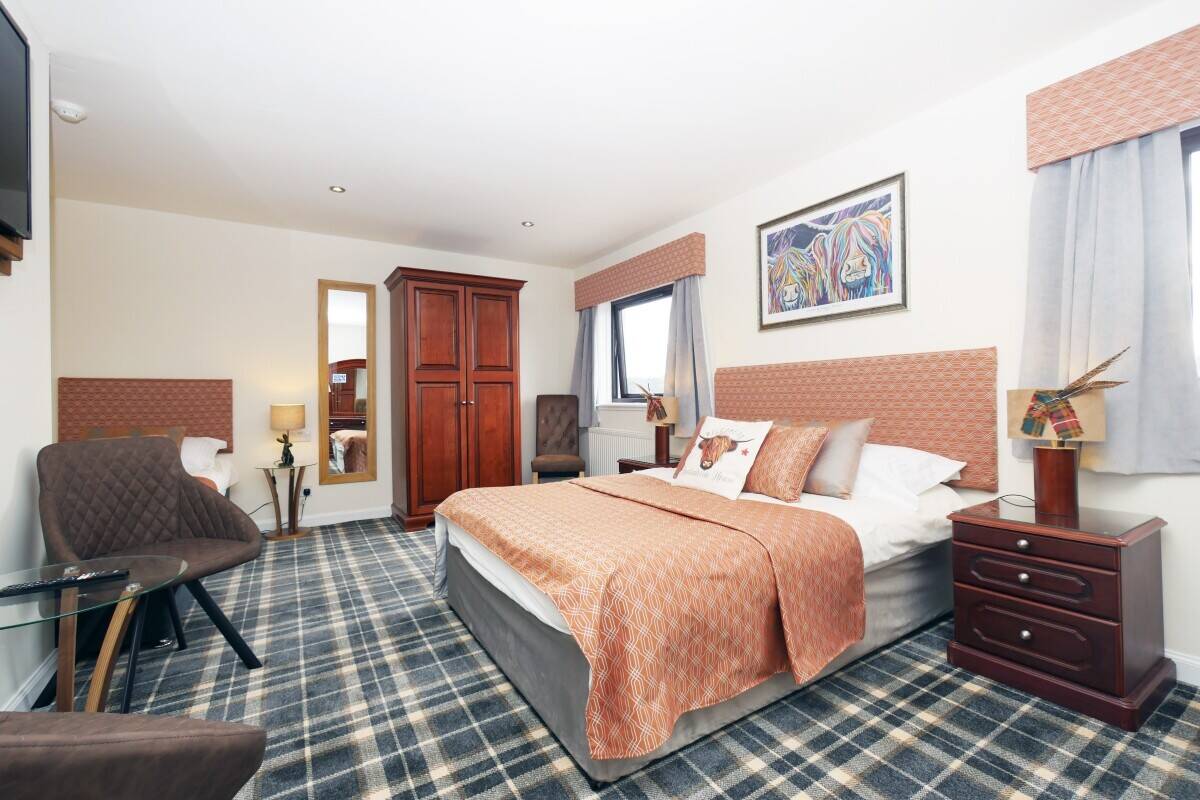 9 Bedroom City Centre Guesthouse With The Best View In Inverness