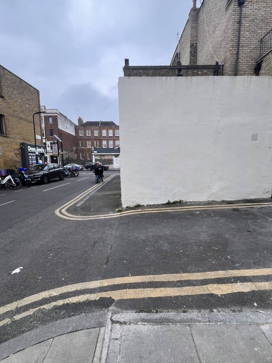 Self contained room to rent in the heart of Hoxton Street Market, with parking all bills included in rent Photo 9
