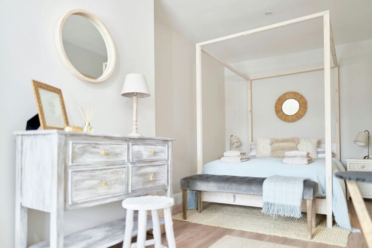 High Quality Exclusive Hire Holiday Rental Business Photo 9