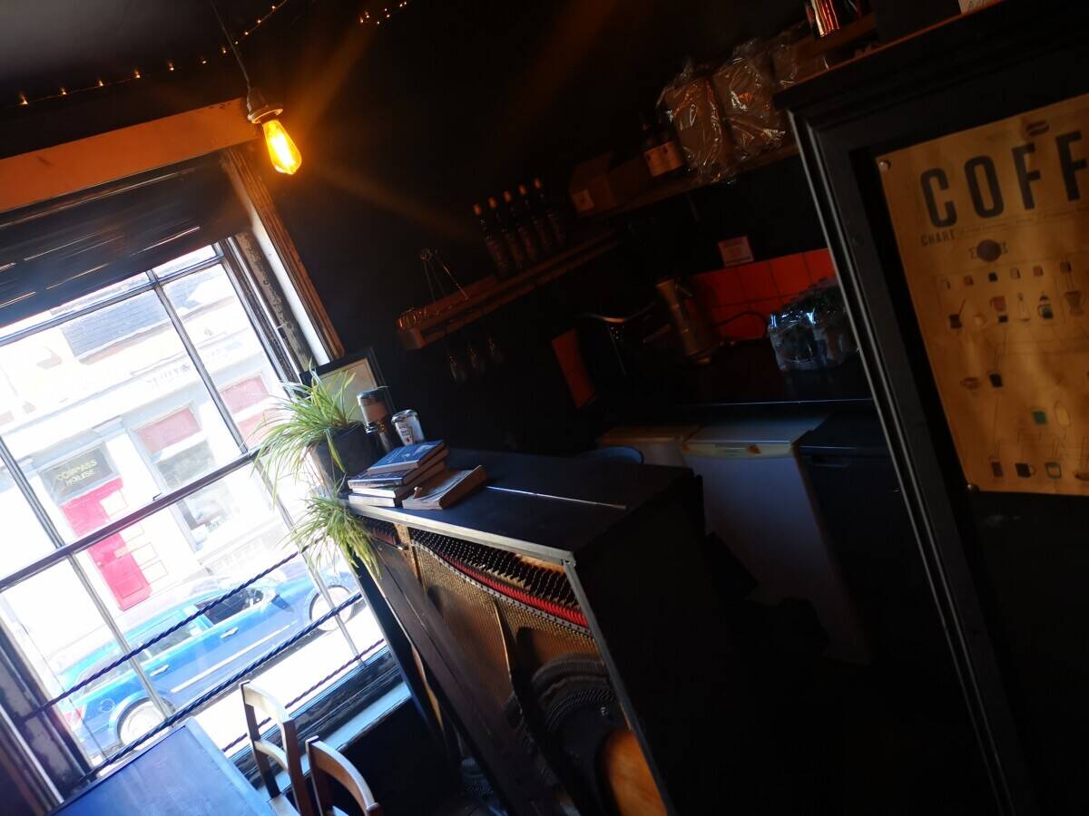 Cafe (licensed to sell alcohol) in Norwich with Barbershop/Salon Photo 9