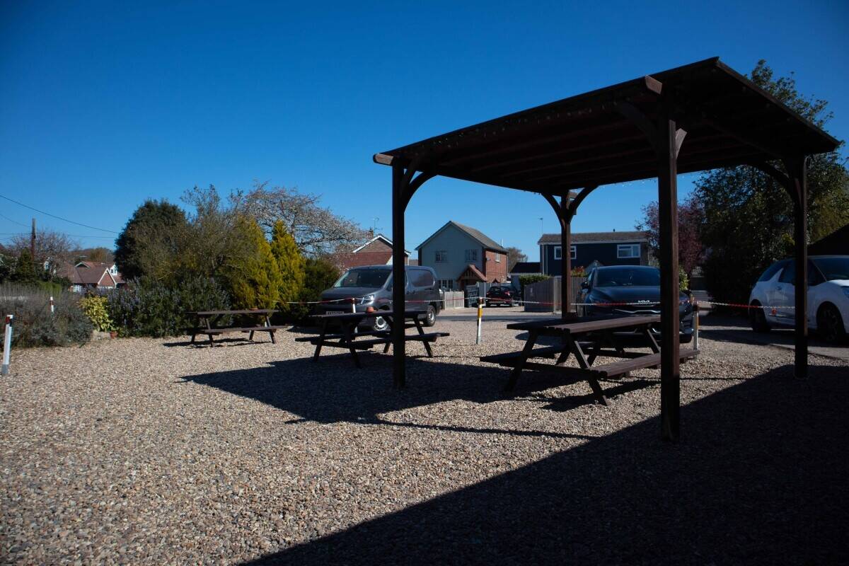 ESSEX - WELL-PRESENTED FREEHOUSE WITH POTENTIAL FOR FOOD