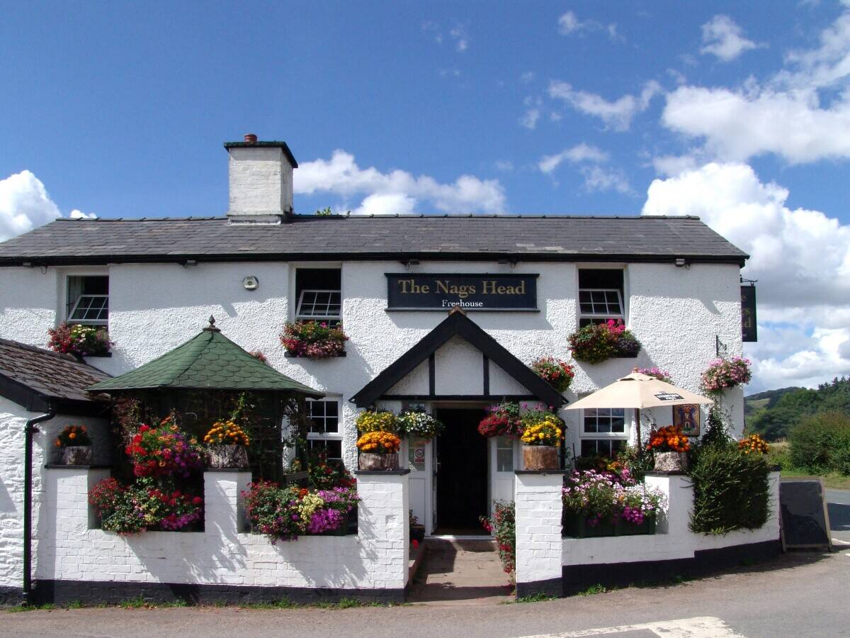 HEREFORDSHIRE CHARACTER COTTAGE STYLE PUBLIC HOUSE