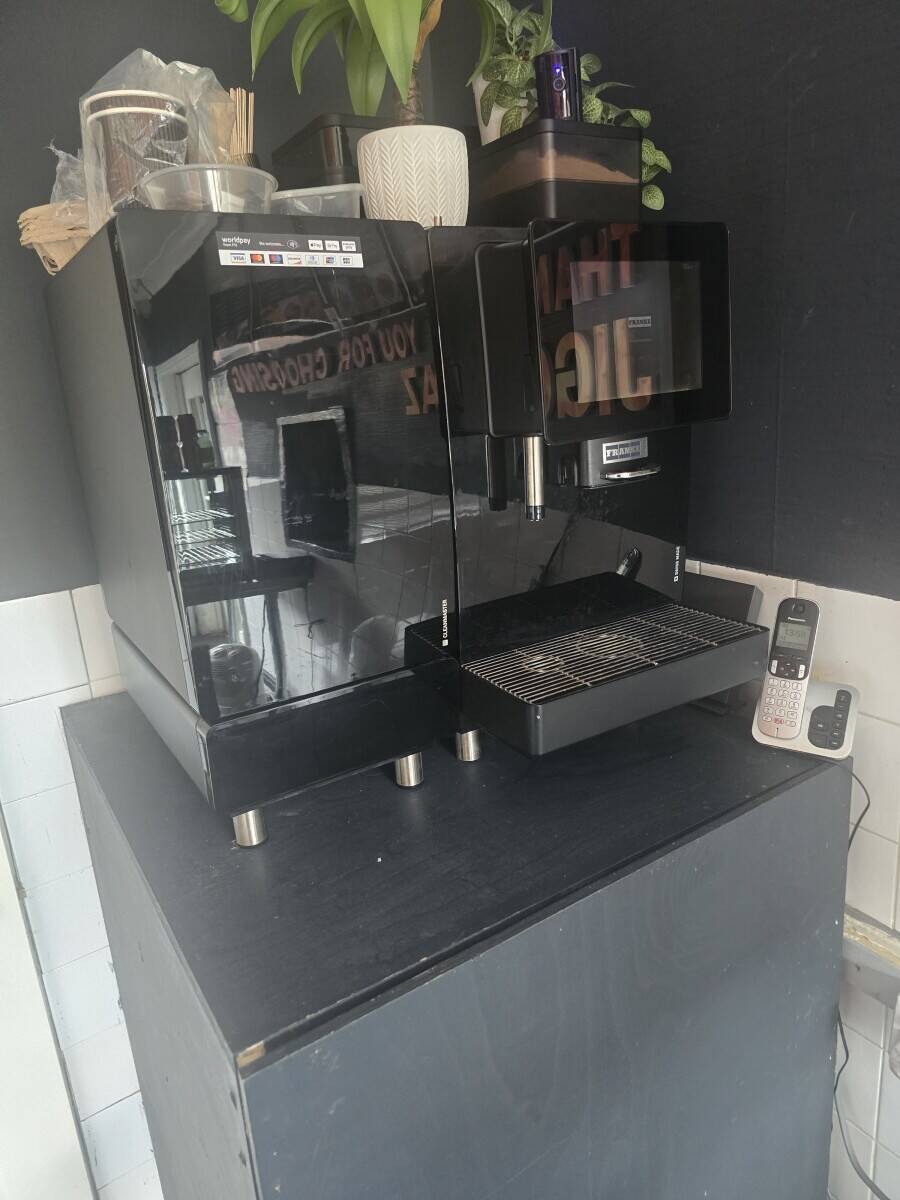 Profitable Takeaway Grill for sale at prime location next to train station Photo 9