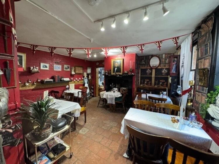 Leasehold Tearooms & Food Emporium Located In The Market Place, Warwick Town Centre Photo 9