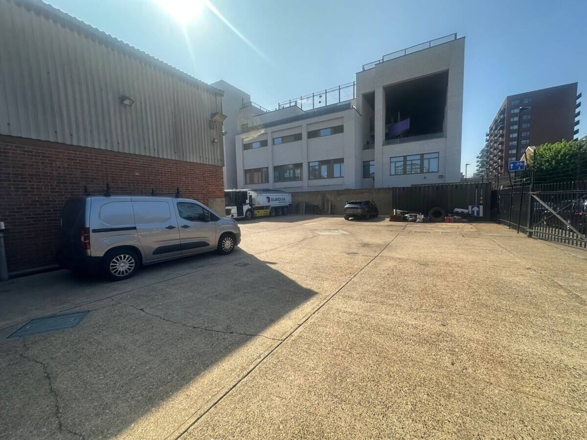 Rare Leasehold Opportunity B2 Light Industrial Unit