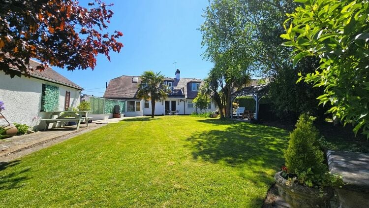 Home & Income B&B with ⅓ Acre Garden - Isle of Purbeck Photo 9