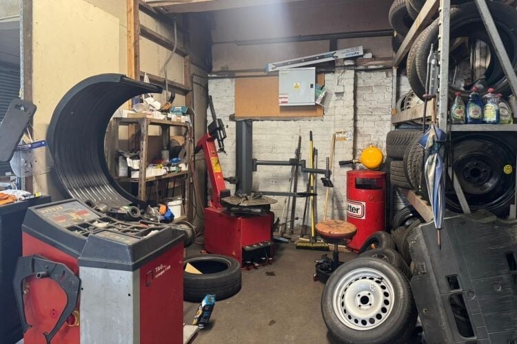 Established Garage - Halsham
