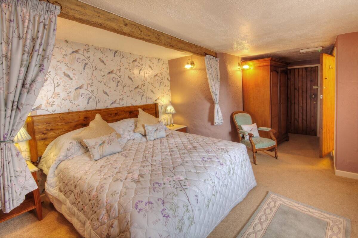 Immaculate Detached Guest House With 5 Ensuite Letting Rooms & 2 Bedroom Owners Accommodation