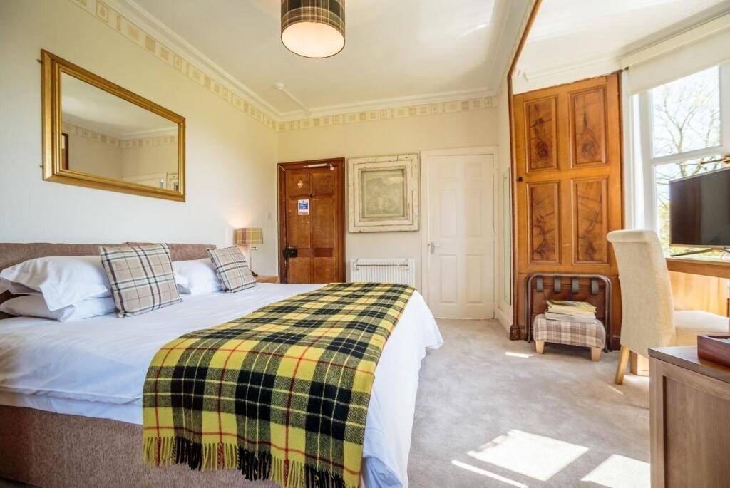 Well Presented 10-Bedroom Country House Hotel with Seperate 3-Bed Cottage - For Sale Photo 8