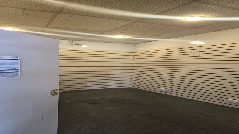 Retail Shop To Let Photo 9