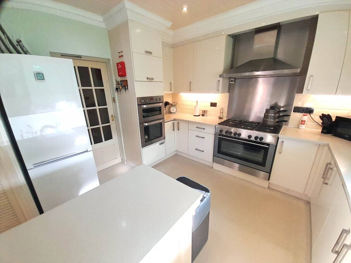 CONWY - DETACHED SIX BEDROOM GUEST HOUSE IN THE SEASIDE TOWN OF LLANDUDNO Photo 9