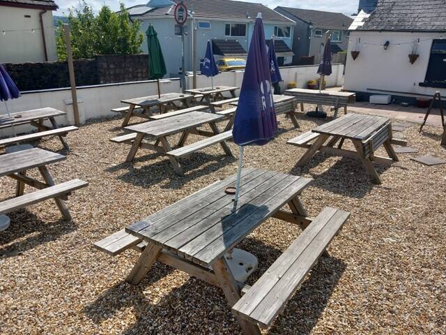 SOUTH WALES - WELL-ESTABLISHED AND HIGHLY PROFITABLE PUBLIC HOUSE WITH FOOD-LED BUSINESS