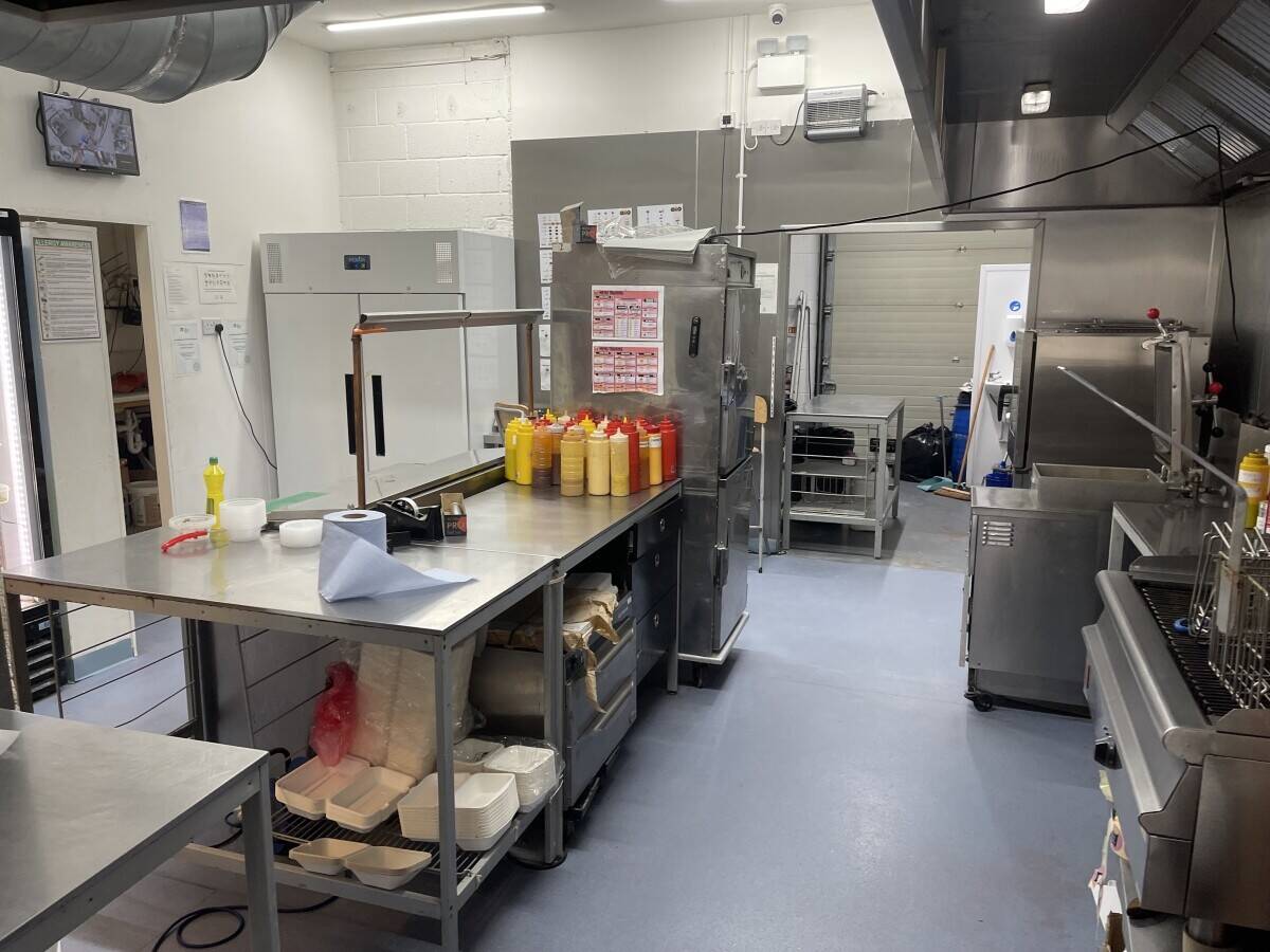 Excellent location dark kitchens for sale - VERY SPACIOUS Photo 9