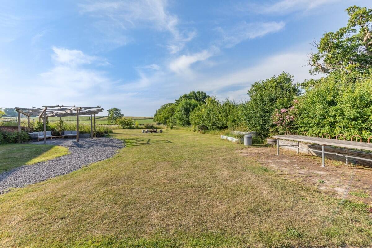 Farm House plus The Retreat -  Thriving Guest Business that sleeps 16 Photo 9