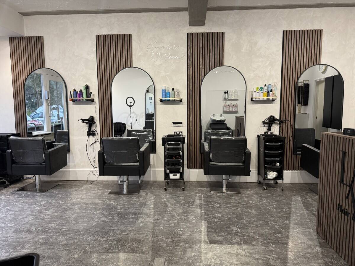 Busy Hair and Beauty salon for sale in Enfield London Photo 9