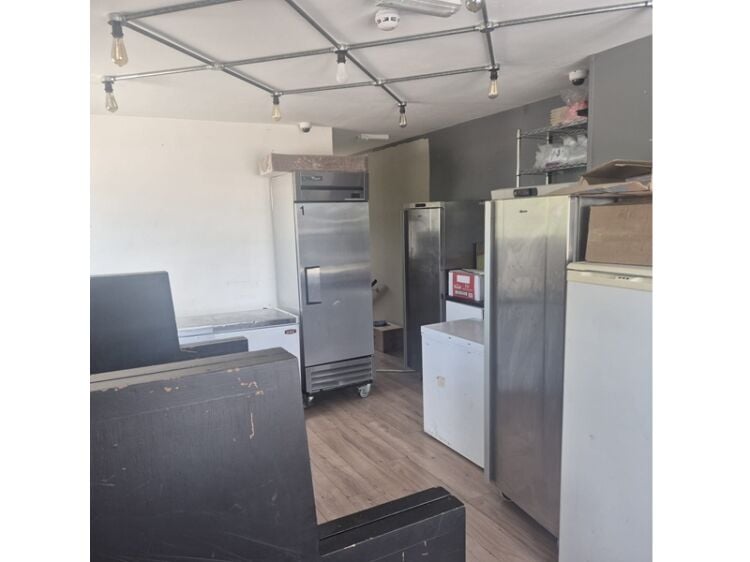 Slice Into Success with This Cotgrave Gem!